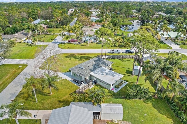 Building Photo - 5854 SE Orange Blossom Trail