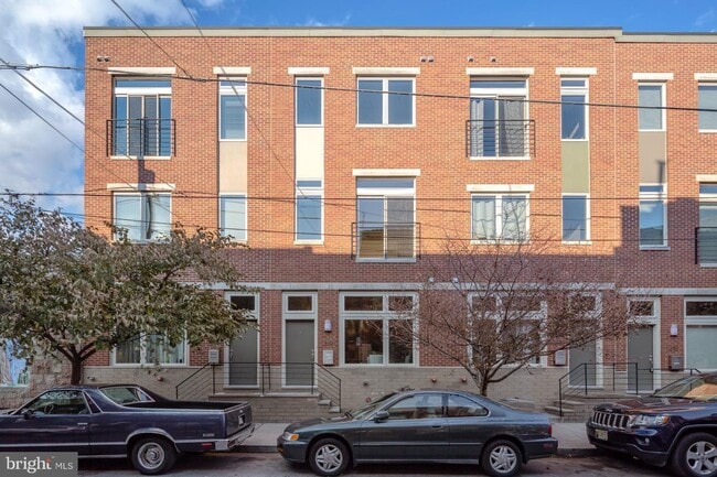Building Photo - 818 Montrose St