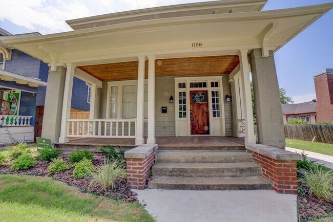 Building Photo - Downtown 3/2.5 Fully Remodeled!
