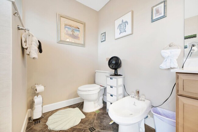 Building Photo - 28 Michiana Dr