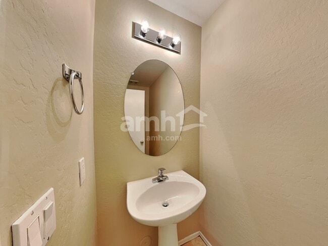 Building Photo - 443 S Sabrina