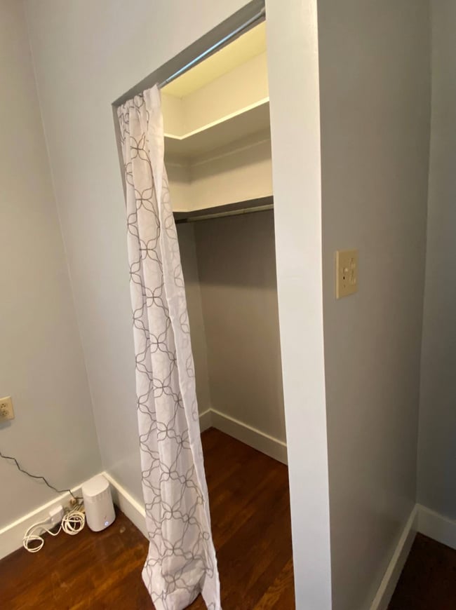 Building Photo - Charming 5 Bed 2 Bath House in Carnegie!