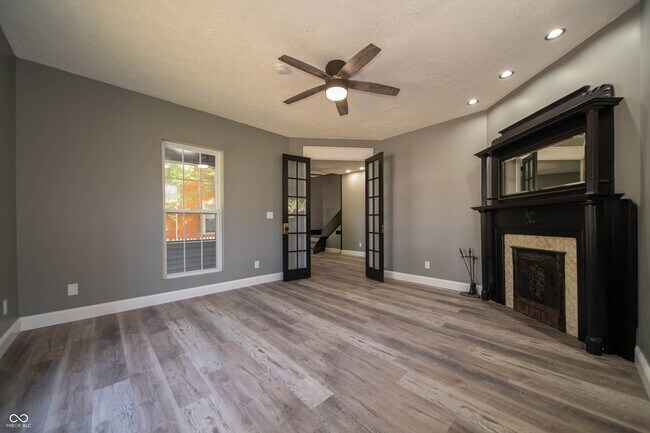 Building Photo - 817 W 5th St