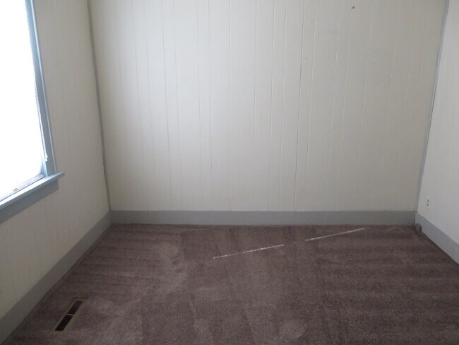 Building Photo - 1002 E 17th St