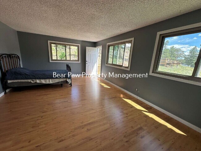Building Photo - "Charming 3-Bedroom with 2 Full Baths in Scenic Bailey!"