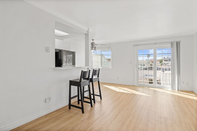 Building Photo - Stylish 1-Bedroom Apartment with Private B...