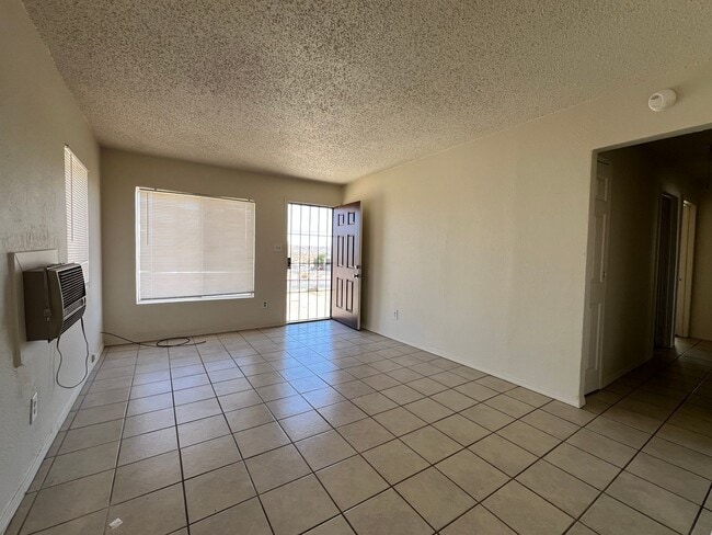 Building Photo - P412