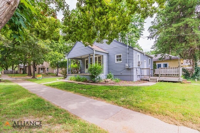 Building Photo - 729 Thurston St