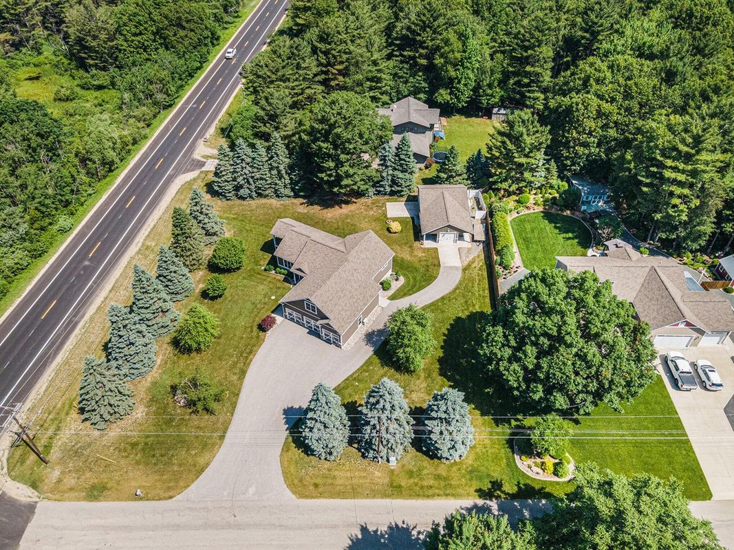 Building Photo - 1398 N Lakeshore Dr