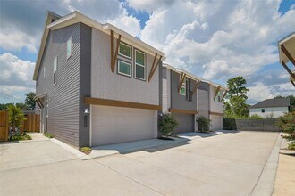 Building Photo - 862 Paul Quinn St