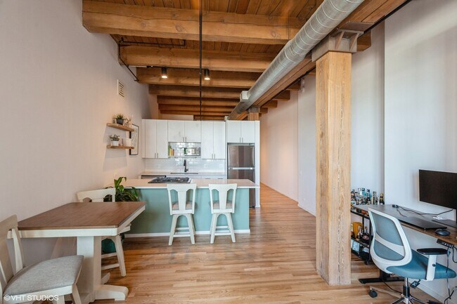 Building Photo - 728 W Jackson Blvd