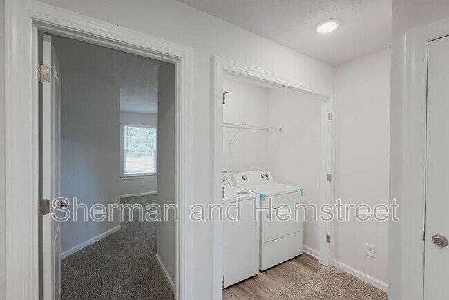 Building Photo - 2049 Lotus Dr
