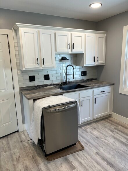 Kitchen - 129 Kensington Ave