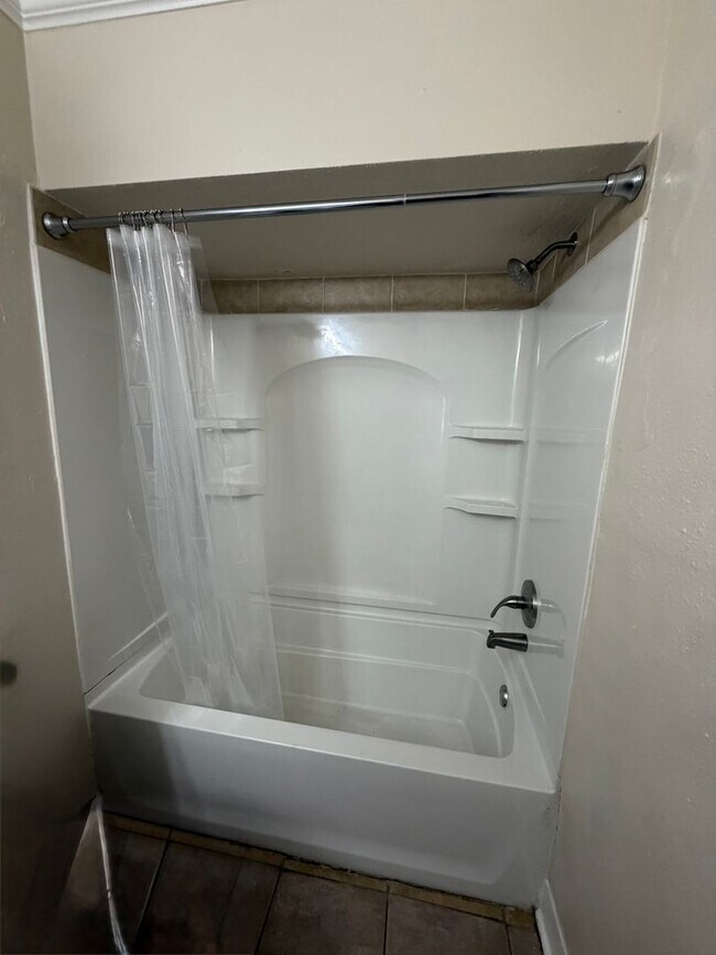 Building Photo - FOR RENT in LAFAYETTE!