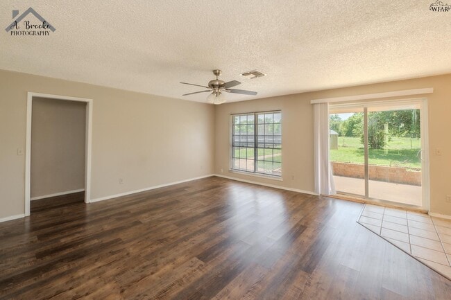 Building Photo - 1118 Crescent Ln