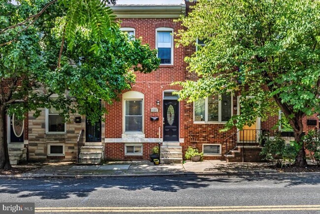 Primary Photo - 122 N Ellwood Ave