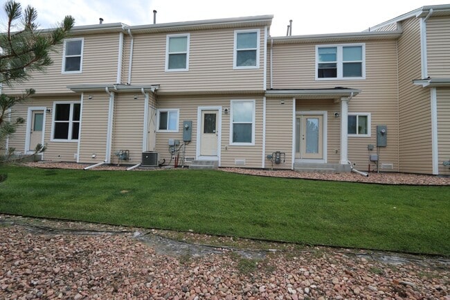 Building Photo - Great 2bd/2.5ba, 1306sf Townhouse with A/C in Fountain, CO, near Ft Carson!