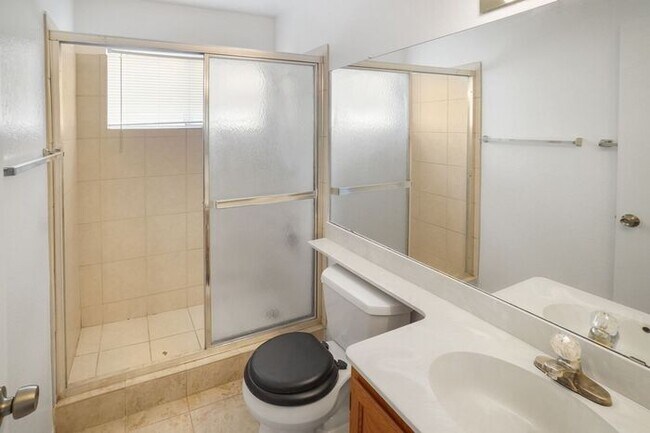 Building Photo - Southwest Area -3 bedroom, 2 bath Home wit...