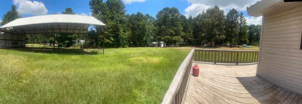 Building Photo - 2667 Airstrip Rd