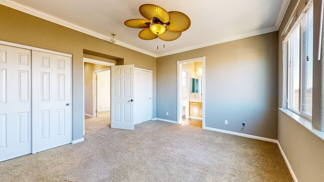 Building Photo - Bright two story 3 Bedroom 2.5 Bathroom Ho...