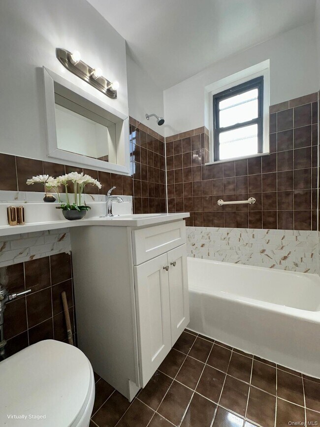 Building Photo - 25-34 Crescent St