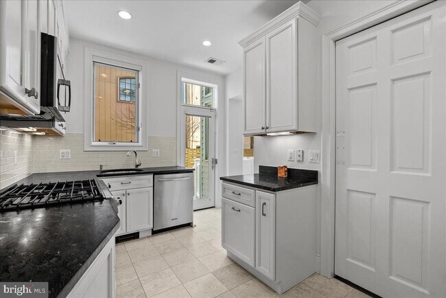 Building Photo - 2355 Ashmead Pl NW