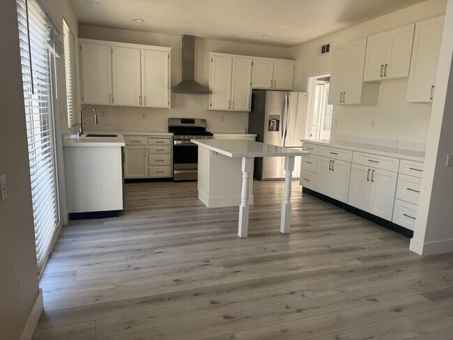 Building Photo - 5126 Academy Dr