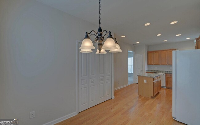 Building Photo - 6218 Azalea Way