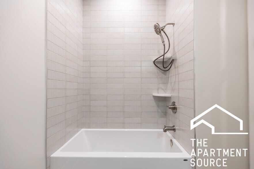 Building Photo - 1620 W Grand Ave