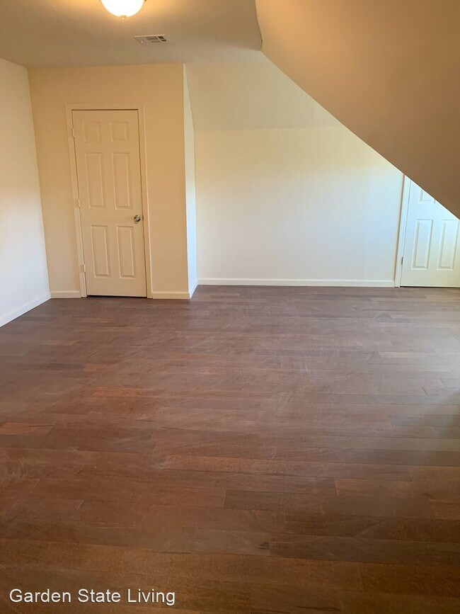 Building Photo - 7 br, 4 bath House - 253 Roseville Avenue