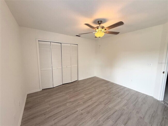 Building Photo - 2401 Rolling Broak Dr