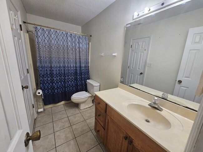 Building Photo - 4363 Spa Dr