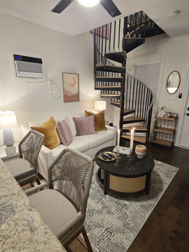 Seating Area - 3728 Constance St