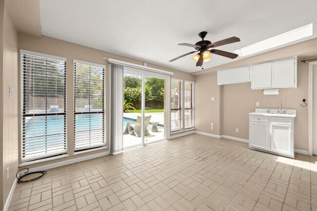 Building Photo - 17627 Macrantha Dr
