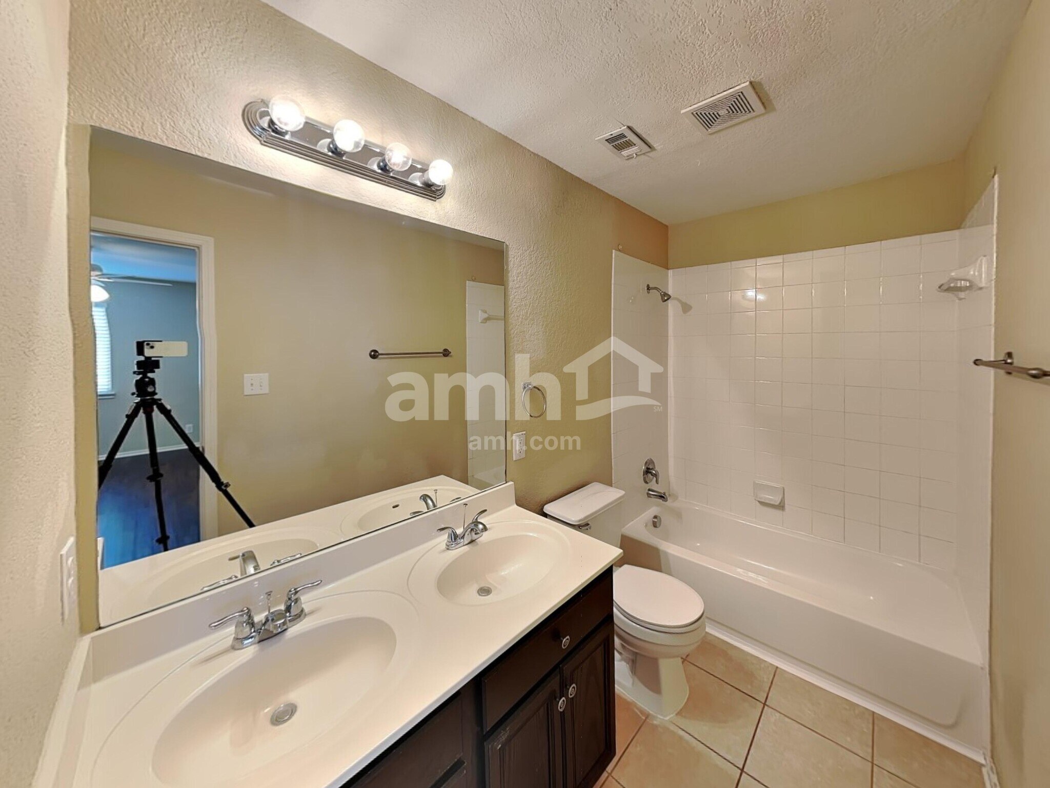 Building Photo - 12139 Karnes Way