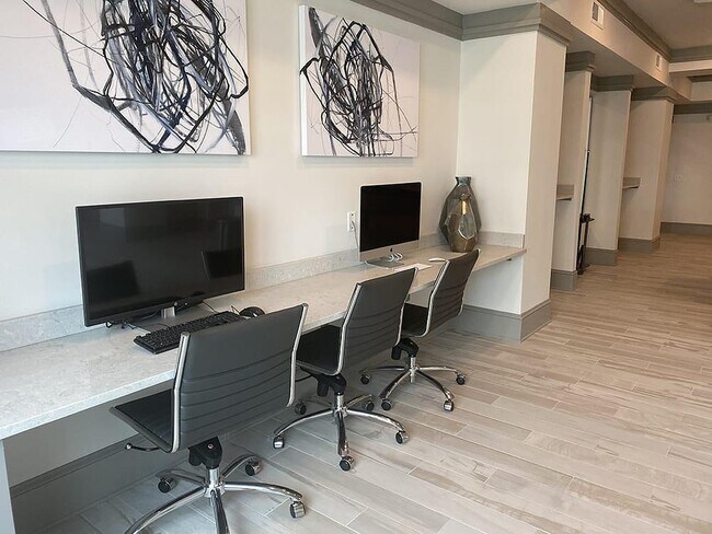 Building Photo - 918 Aventine Dr