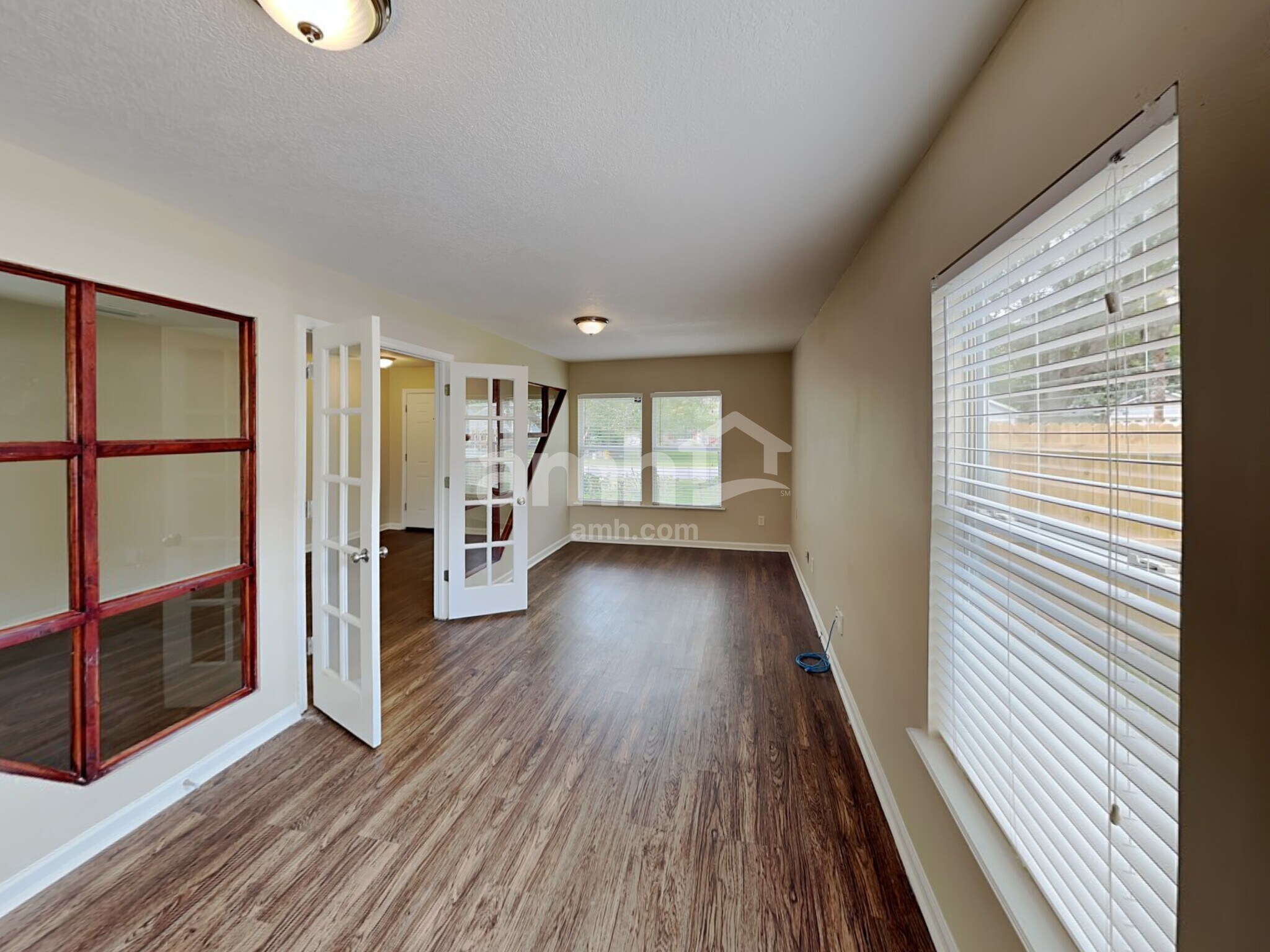 Building Photo - 664 Mackenzie Cir