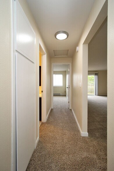 Building Photo - 11102-11130 SW 62nd Ave