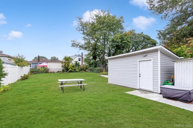 Building Photo - 98 Ethel St