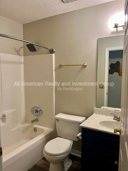 Building Photo - 504 Easy St