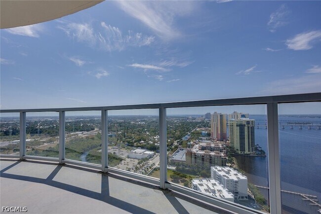 Building Photo - 3000 Oasis Way