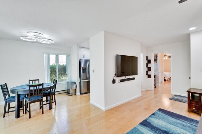 Building Photo - 505 Cypress Point Dr