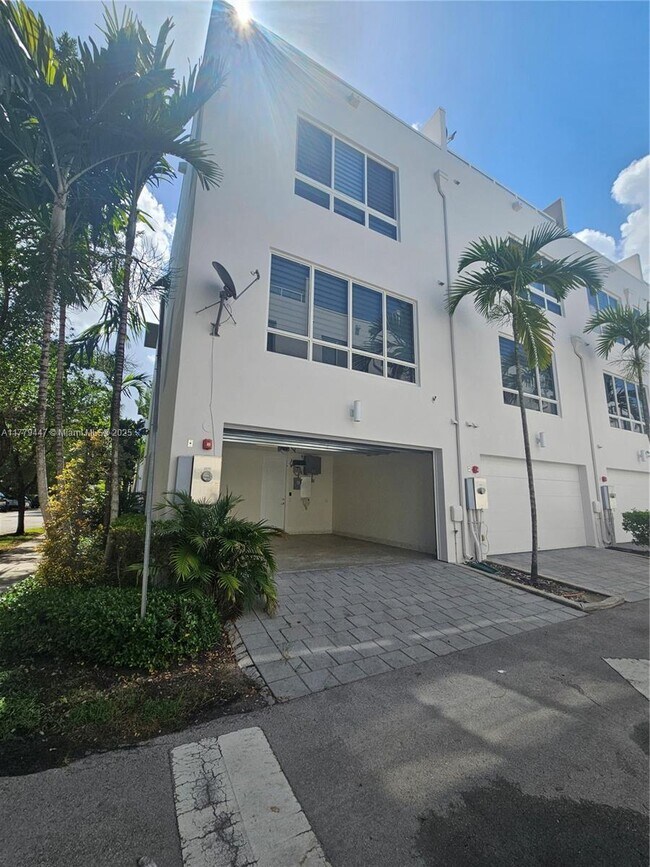 Building Photo - 6670 NW 105th Ct