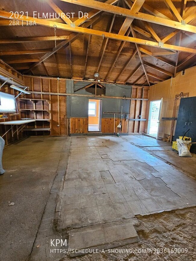 Building Photo - 2021 Elmhurst Dr