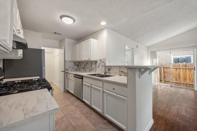 Building Photo - 8204 West Gate Blvd