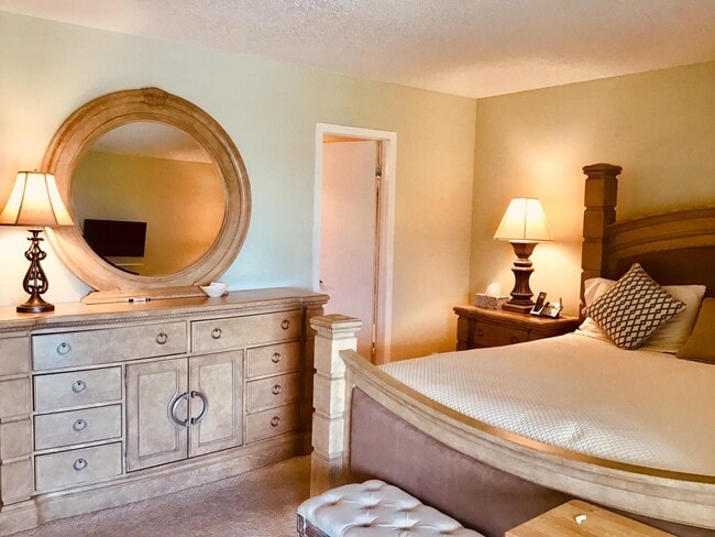 Building Photo - 4008 Cornwall A