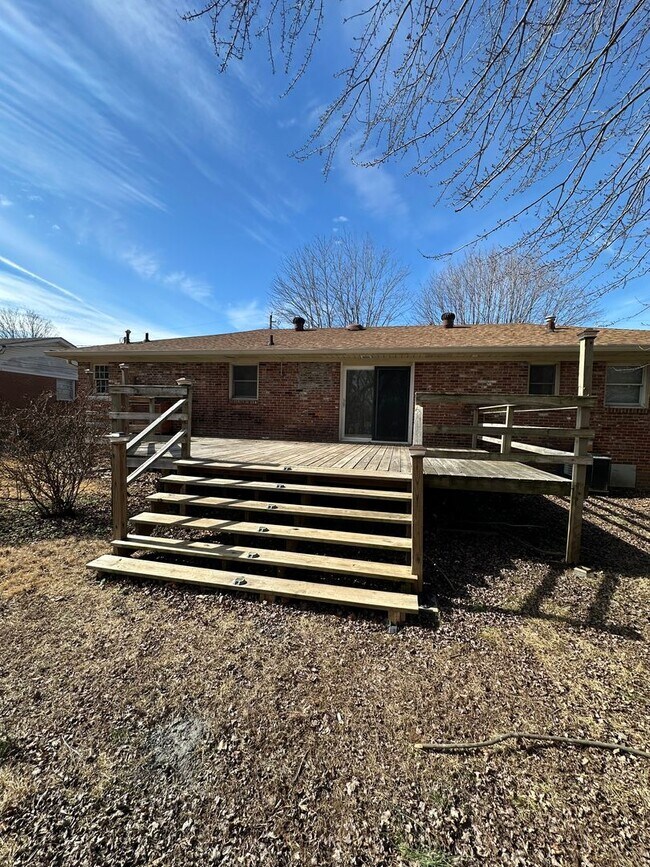 Building Photo - 3304 Southgate Dr