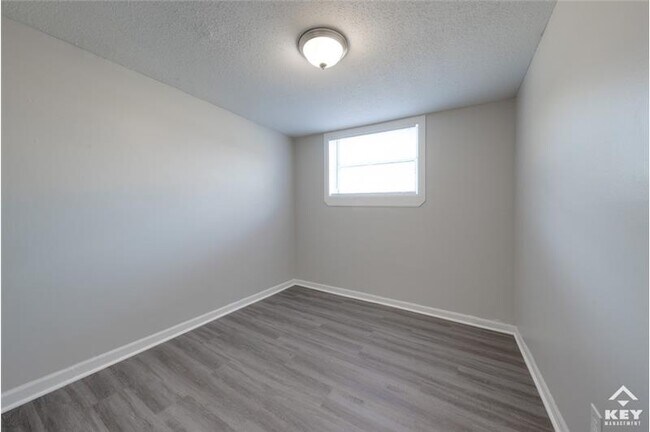 Building Photo - 2975 Salina Ct