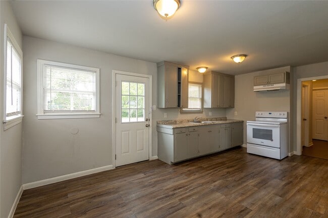 Building Photo - 4710 El Paso Ave