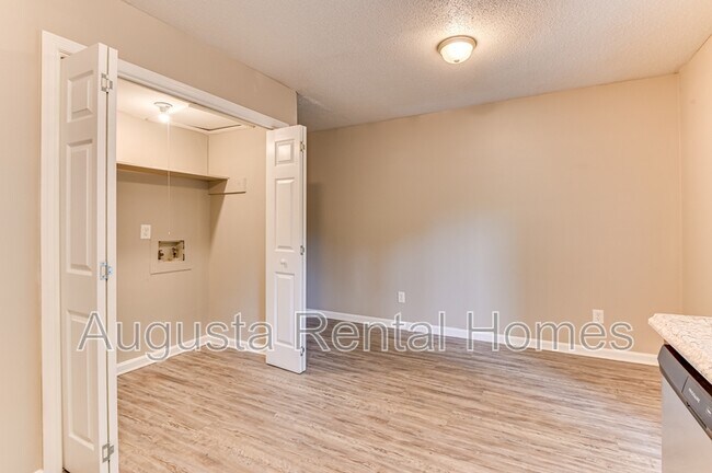 Building Photo - 137 Chalet North CT